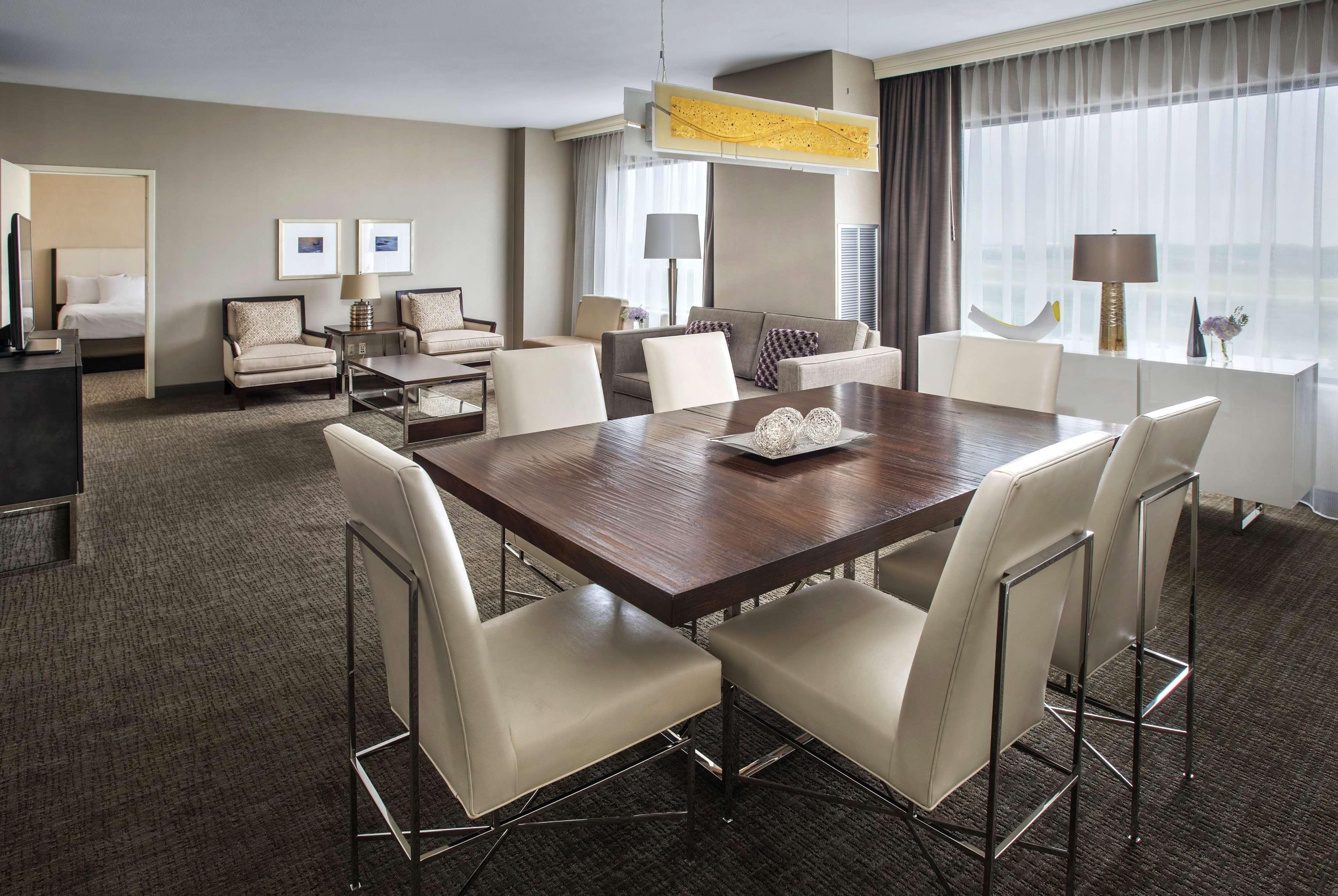 Hyatt Regency Pittsburgh International Airport Hotel