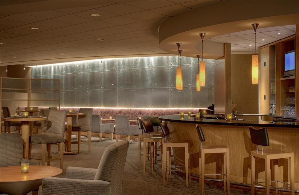 Hyatt Regency Pittsburgh International Airport Hotel 4*