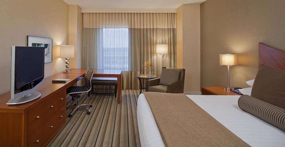 Hyatt Regency Pittsburgh International Airport Hotel