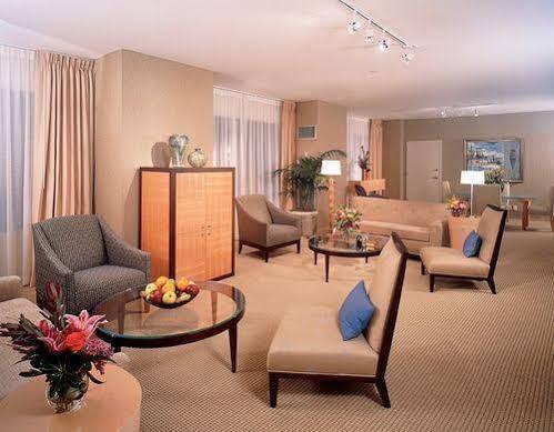 Hyatt Regency Pittsburgh International Airport 4*